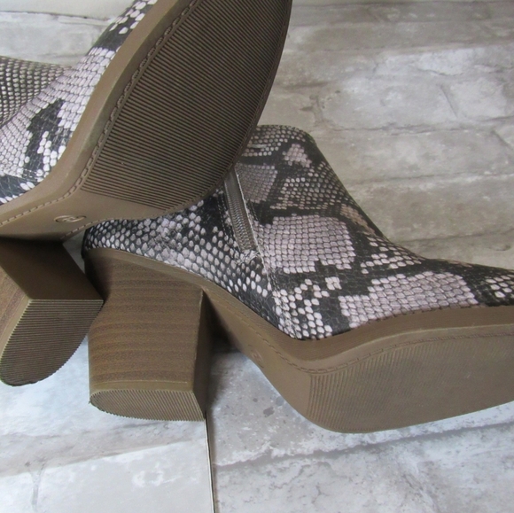 SOLD ON MERCARI - Picture 4 of 6